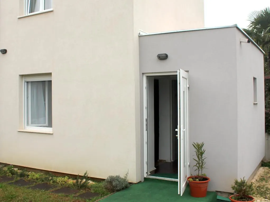 Apartment Studio Fuart Stinjan